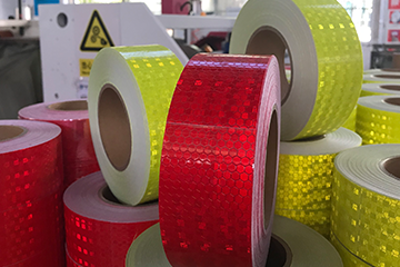 反光膜怎么確定會反光—蘇州曼彩交通為您解答[蘇州曼彩]