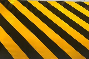 鋁背基反光膜是幾類膜?鋁板反光膜標識牌是什么材質(zhì)?